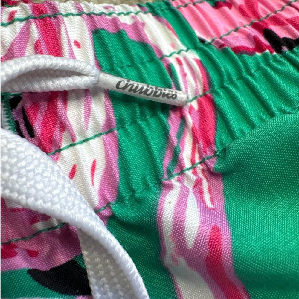 Men's Chubbies Flamingo Swim Trunks Size Medium Green Pink Lined Beach Shorts - Picture 5 of 8
